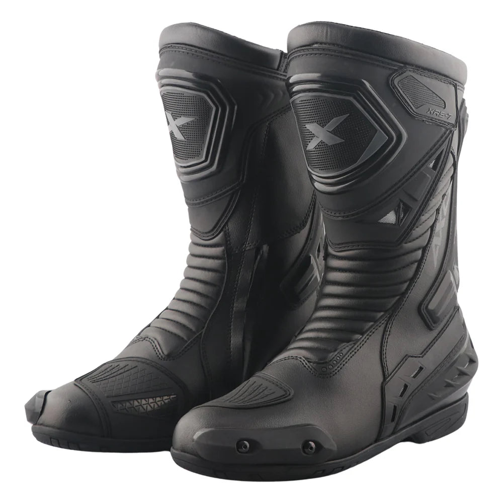 Axor Slipstream PRO Riding Boots – Sleek black motorcycle boots with reinforced ankle protection, lightweight design, and a sporty aerodynamic profile for performance riding.
motorizzr