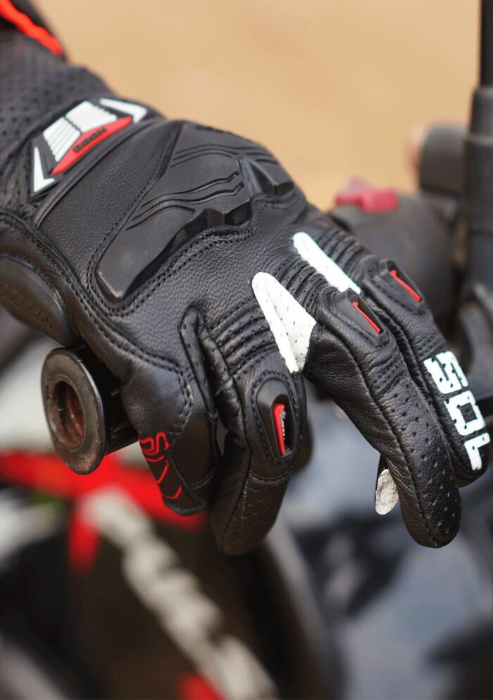 SOLACE Hobo Semi-Gauntlet Gloves - Black Red