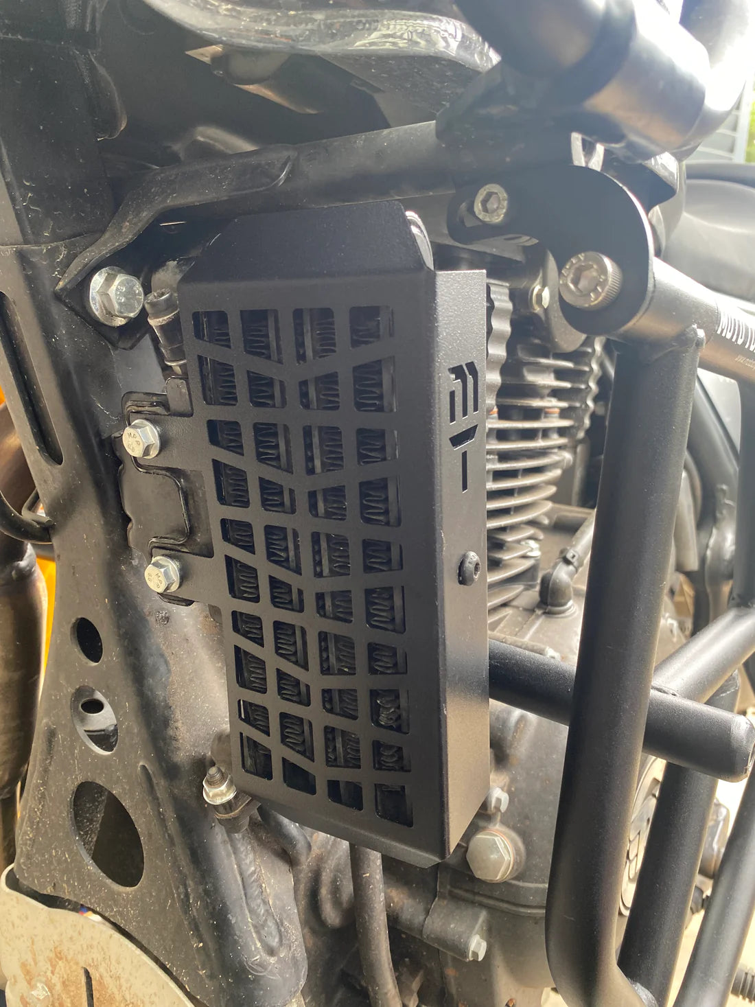 MOTO TORQUE RE HIMALAYAN - RADIATOR GUARD