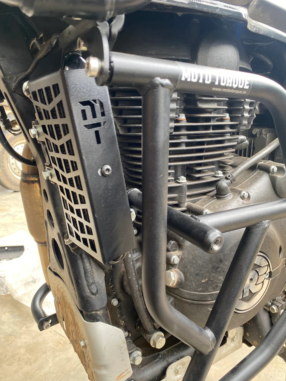 MOTO TORQUE RE HIMALAYAN - RADIATOR GUARD